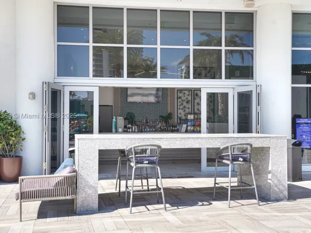 3-bedroom condo for sale in Hollywood - 4010 S Ocean Dr R2604 - MondialRealty