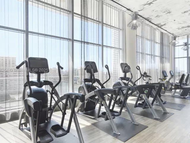 3-bedroom condo for sale in Hollywood - 4010 S Ocean Dr R2604 - MondialRealty