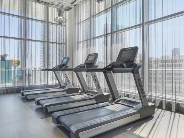 3-bedroom condo for sale in Hollywood - 4010 S Ocean Dr R2604 - MondialRealty