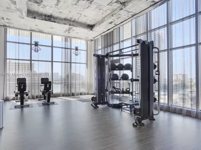 3-bedroom condo for sale in Hollywood - 4010 S Ocean Dr R2604 - MondialRealty