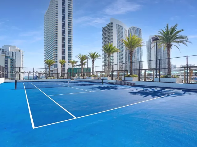 3-bedroom condo for sale in Hollywood - 4010 S Ocean Dr R2604 - MondialRealty