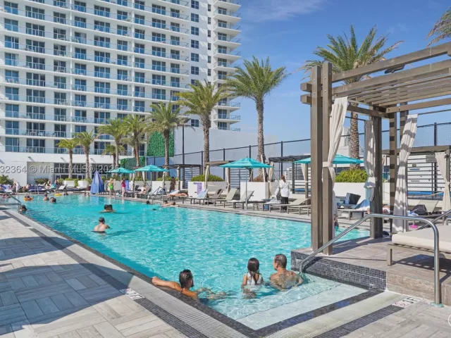 3-bedroom condo for sale in Hollywood - 4010 S Ocean Dr R2604 - MondialRealty