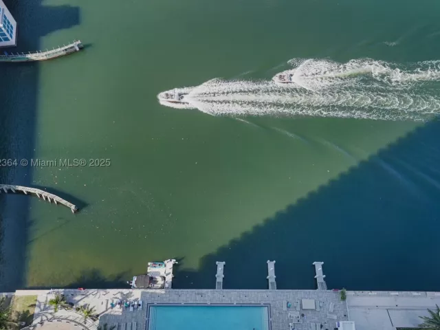 3-bedroom condo for sale in Hollywood - 4010 S Ocean Dr R2604 - MondialRealty