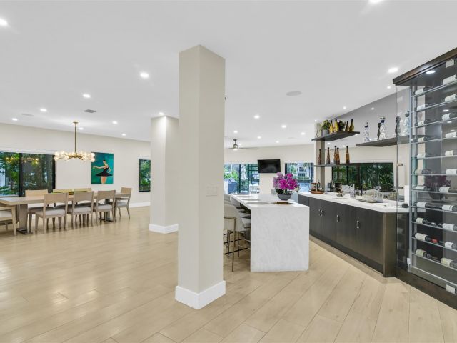 Home for rent at 319 S Riverside Dr - photo 5541314