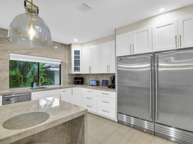 Home for rent at 319 S Riverside Dr - photo 5541315