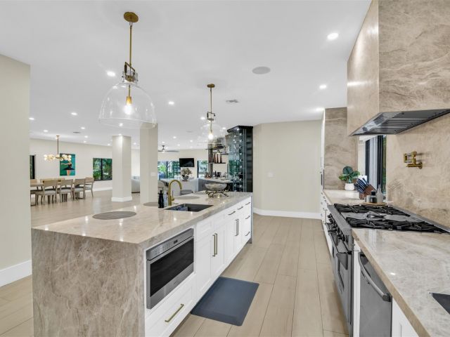 Home for rent at 319 S Riverside Dr - photo 5541316