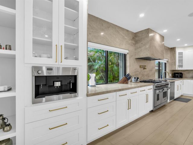 Home for rent at 319 S Riverside Dr - photo 5541320