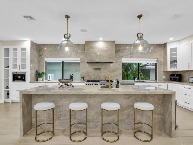 Home for rent at 319 S Riverside Dr - photo 5541321