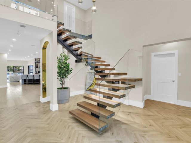 Home for rent at 319 S Riverside Dr - photo 5541324