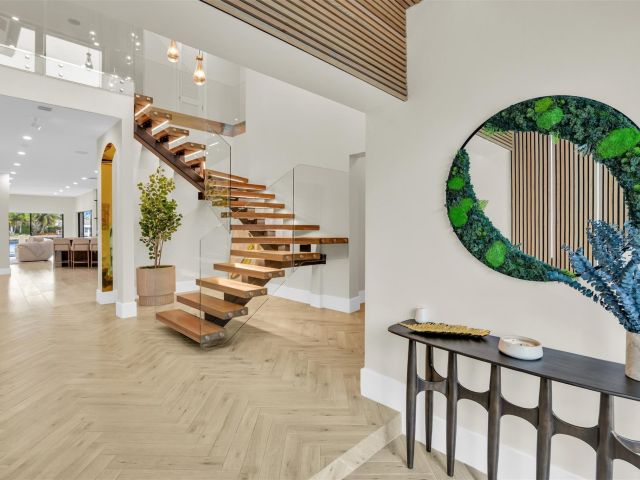 Home for rent at 319 S Riverside Dr - photo 5541327