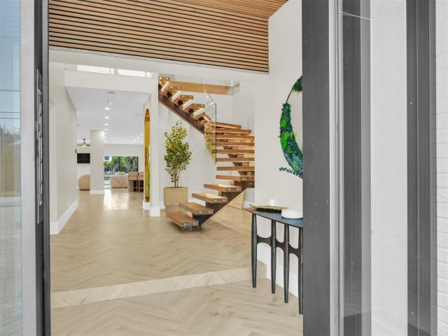 Home for rent at 319 S Riverside Dr - photo 5541328