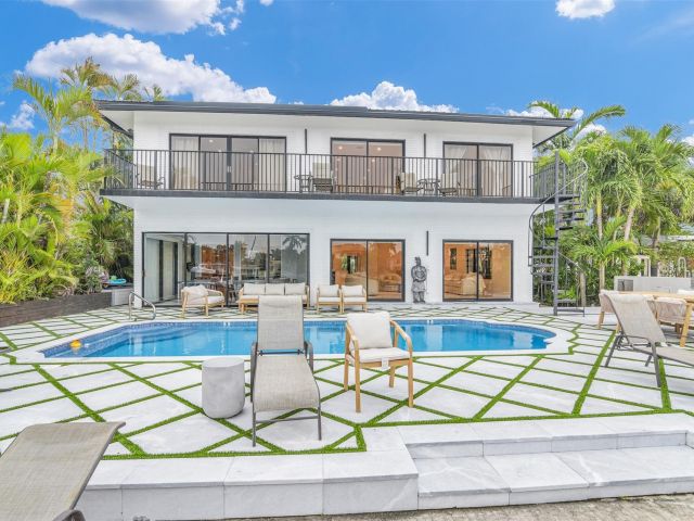 Home for rent at 319 S Riverside Dr - photo 5541329