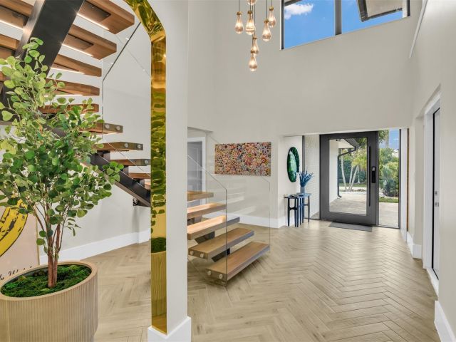 Home for rent at 319 S Riverside Dr - photo 5541332