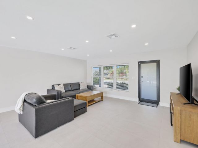 Home for rent at 2624 SE 9th Street - photo 5543733