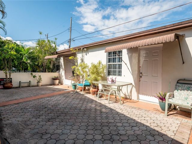 Home for sale at 2039 SW 17th St - photo 5832636