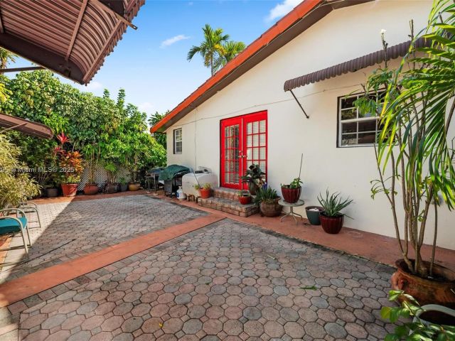 Home for sale at 2039 SW 17th St - photo 5832641