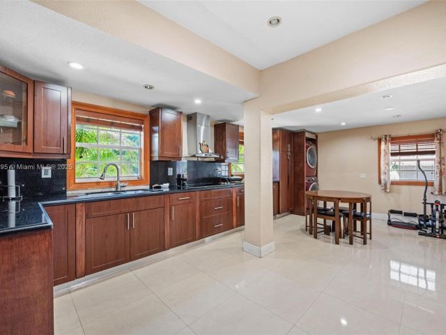 Home for sale at 2039 SW 17th St - photo 5832648