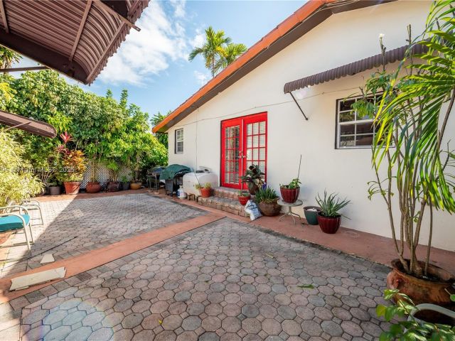 Home for sale at 2039 SW 17th St - photo 5832649