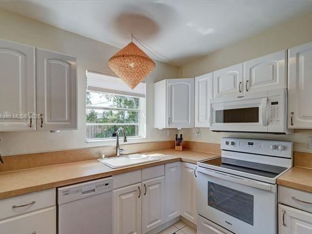 Home for sale at 1180 SW 4th Ter - photo 5539690