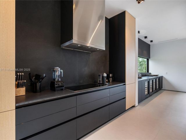 Home for rent at 1369 N Venetian Way - photo 5842557