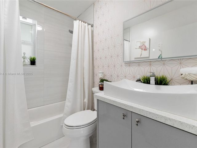 Home for sale at 1410 S 22nd Ave - photo 6012599