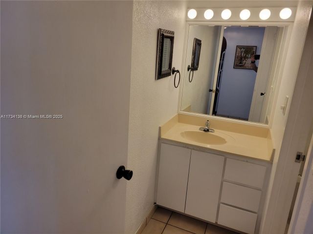Apartment for rent  Unit #1114 - photo 5869517
