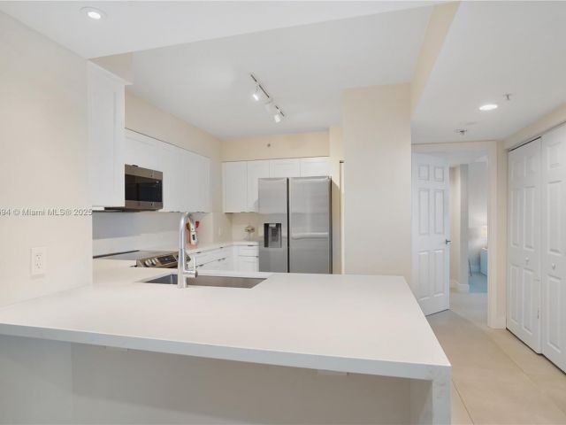 Apartment for sale  Unit #704 - photo 5618812