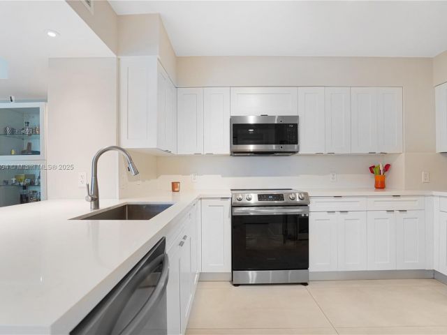 Apartment for sale  Unit #704 - photo 5618813