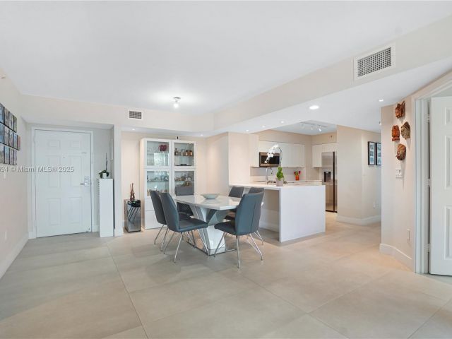 Apartment for sale  Unit #704 - photo 5618818