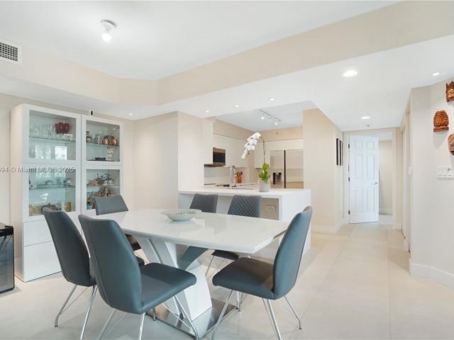 Apartment for sale  Unit #704 - photo 5618830