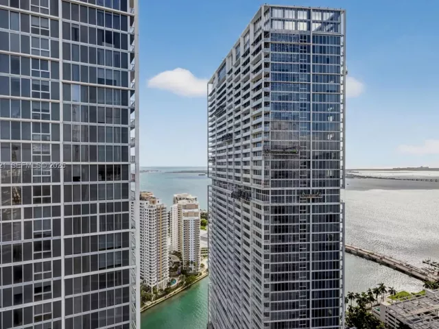 2-bedroom condo for sale in Miami - 485 Brickell Ave 4402 - MondialRealty