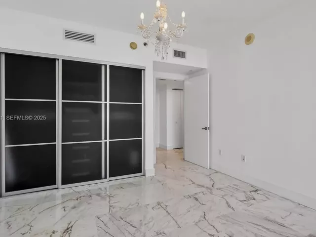 2-bedroom condo for sale in Miami - 485 Brickell Ave 4402 - MondialRealty