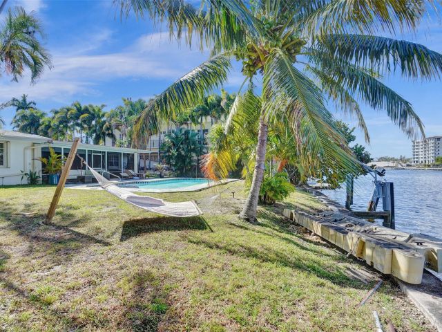 Home for sale at 1325 Middle River Dr - photo 5762354