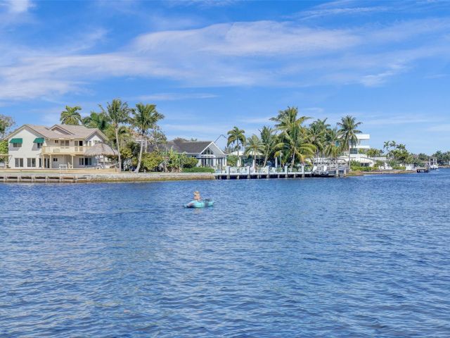 Home for sale at 1325 Middle River Dr - photo 5762359