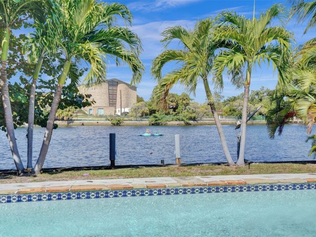 Home for sale at 1325 Middle River Dr - photo 5762360