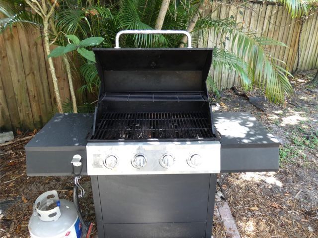 Home for rent at 1541 NW 6th Ave - photo 5892535