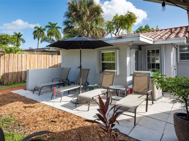 Home for rent at 1541 NW 6th Ave - photo 5892536