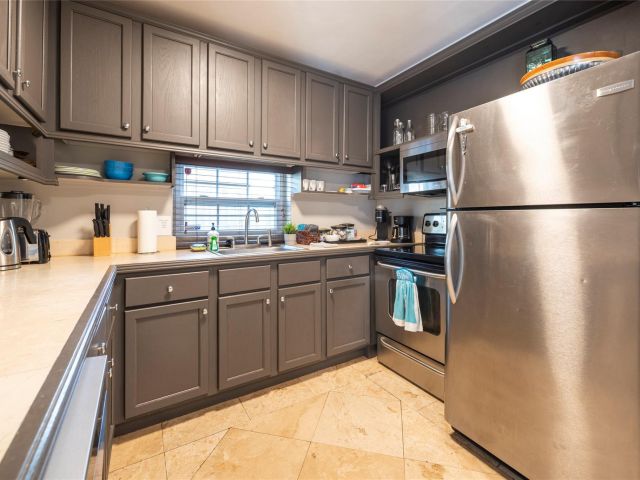 Home for rent at 1541 NW 6th Ave - photo 5892540