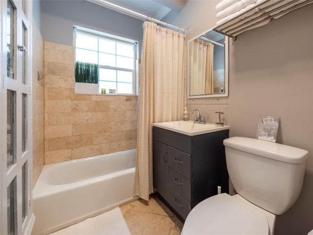 Home for rent at 1541 NW 6th Ave - photo 5892548