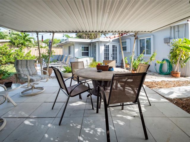 Home for rent at 1541 NW 6th Ave - photo 5892552