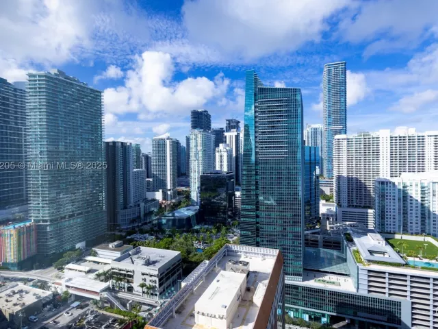 1-bedroom condo for sale in Miami - 1435 Brickell Ave 3010 - MondialRealty