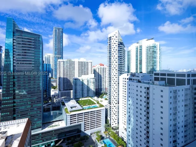 1-bedroom condo for sale in Miami - 1435 Brickell Ave 3010 - MondialRealty