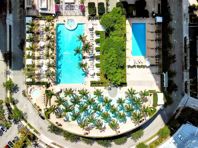 1-bedroom condo for sale in Miami - 1435 Brickell Ave 3010 - MondialRealty