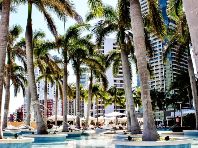 1-bedroom condo for sale in Miami - 1435 Brickell Ave 3010 - MondialRealty