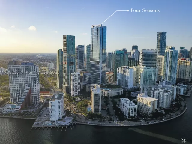 1-bedroom condo for sale in Miami - 1435 Brickell Ave 3010 - MondialRealty