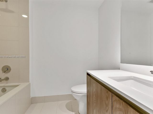 Apartment for sale  Unit #305 - photo 5719886