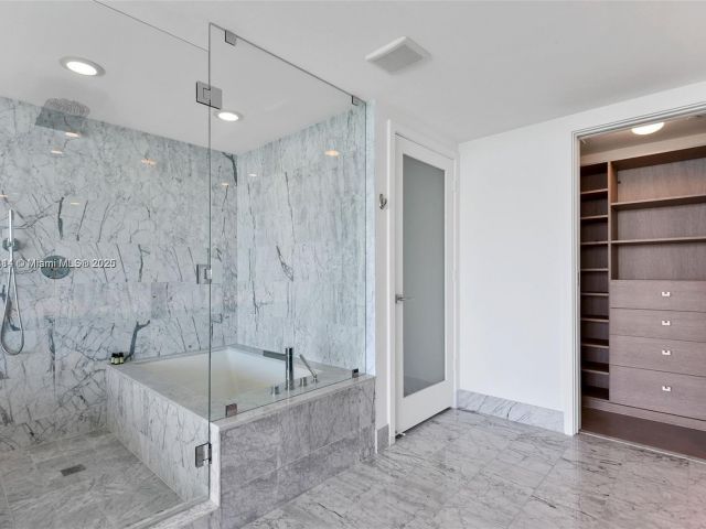 Apartment for sale  Unit #305 - photo 5719888