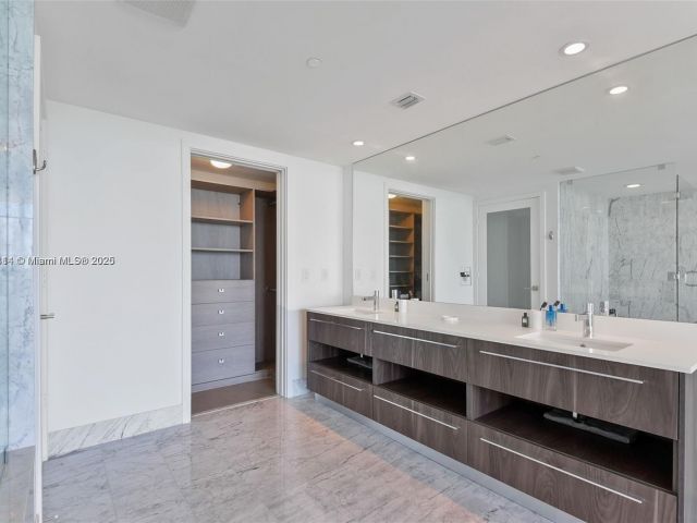 Apartment for sale  Unit #305 - photo 5719889