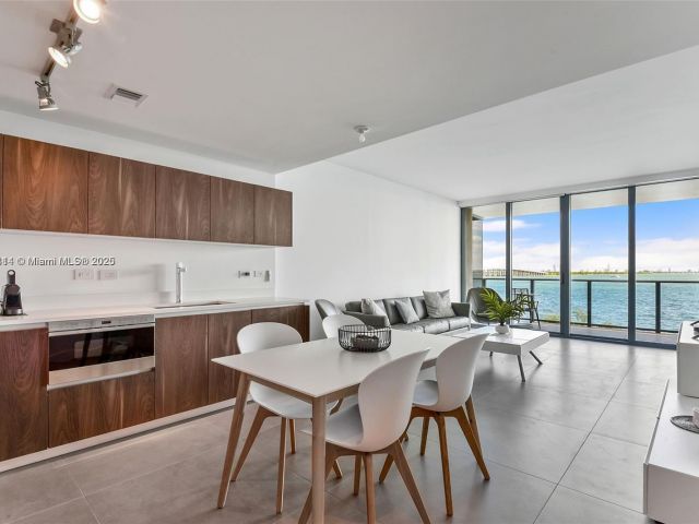 Apartment for sale  Unit #305 - photo 5719902