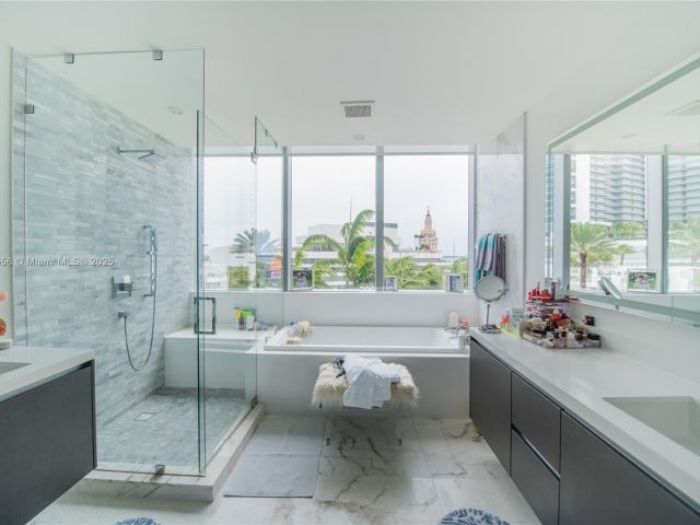 Apartment for sale  Unit #811 - photo 5639682